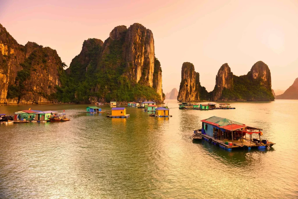 CUA VAN FLOATING VILLAGE: A LIVING LIFE MUSEUM IN HA LONG BAY