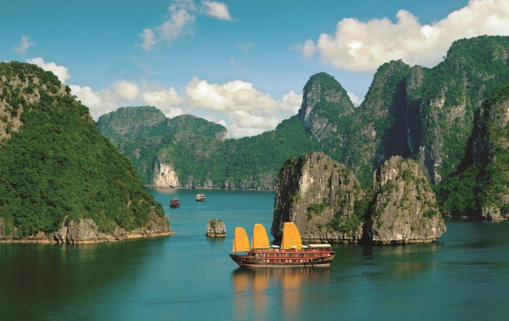 SUNG SOT (SURPRISE) CAVE: THE ‘SURPRISING’ STORY BEHIND HA LONG BAY’S LARGEST CAVE